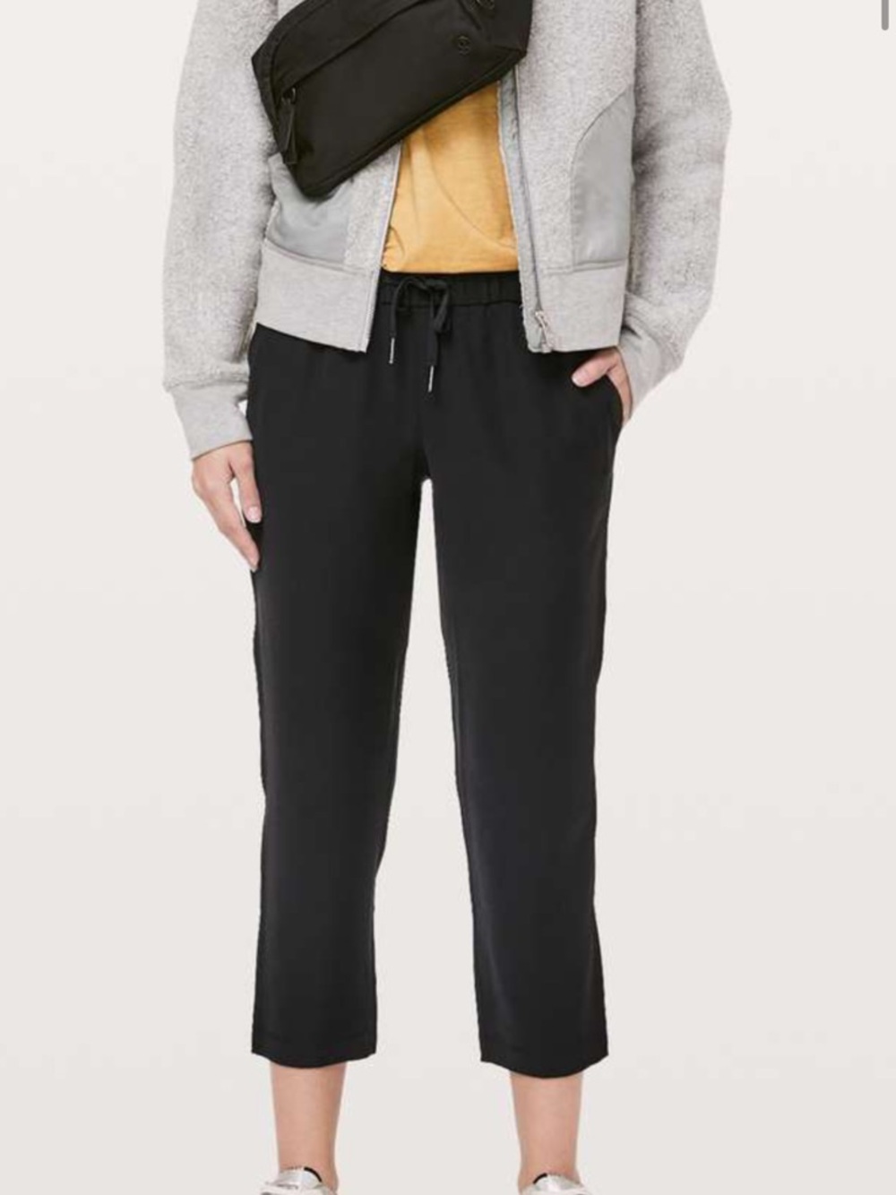 lululemon On the fly  Black Cropped Drawstring-6